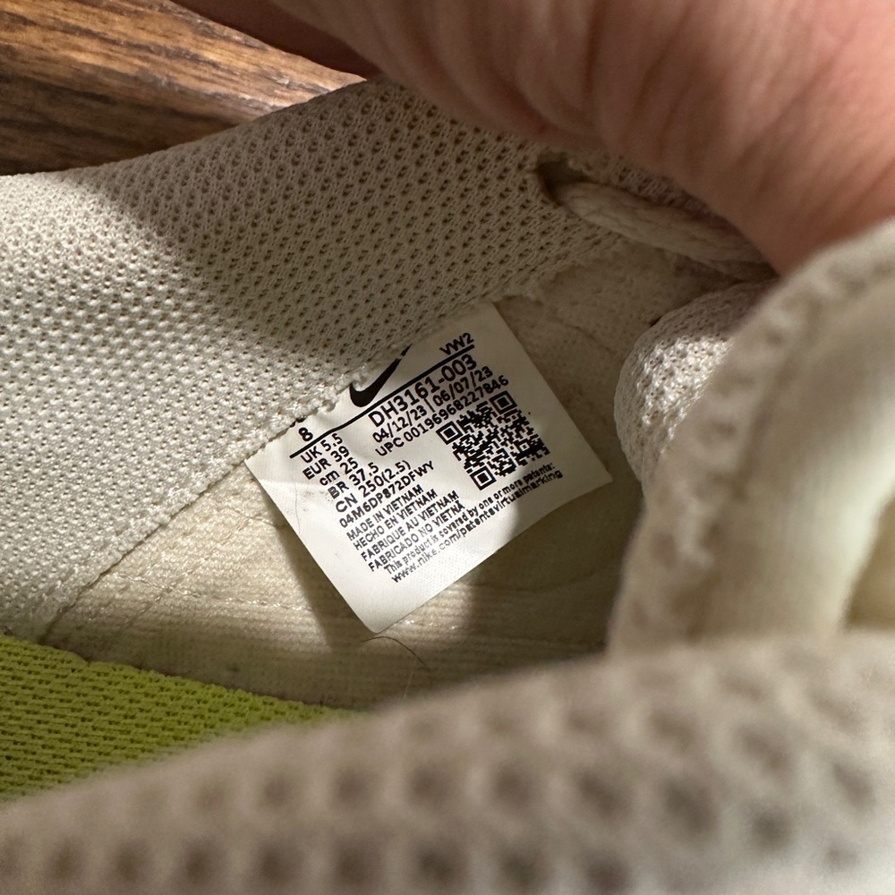 Classic Nike Low-Top White Sneakers - Picture 4 of 4